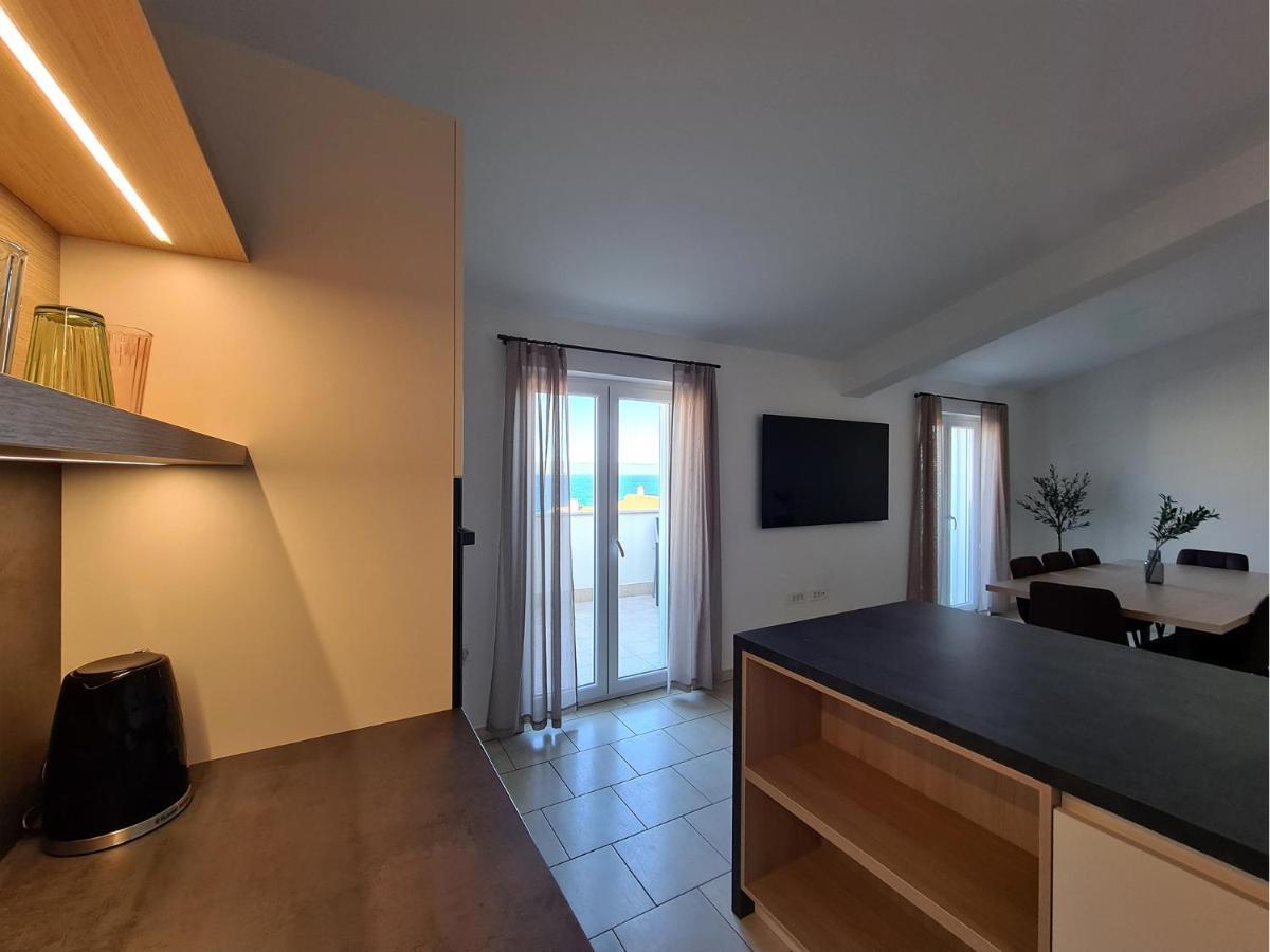 Orkula Apartments Pasman Luaran gambar