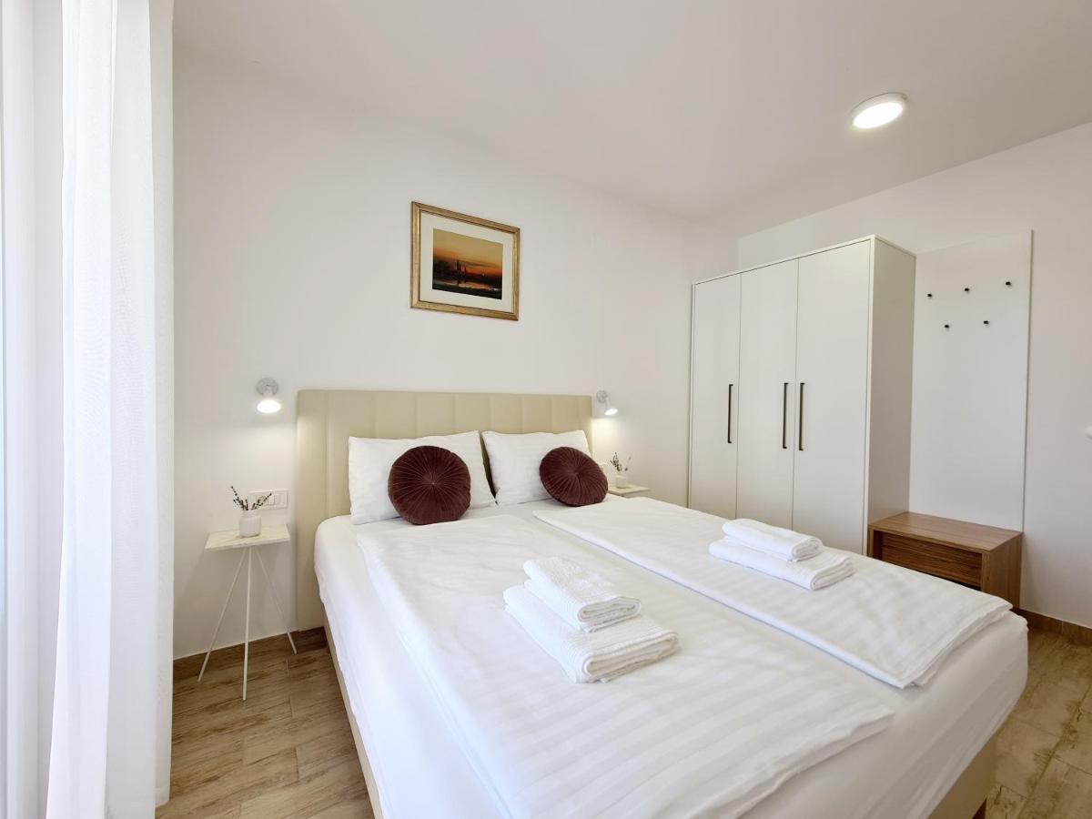 Orkula Apartments Pasman Luaran gambar
