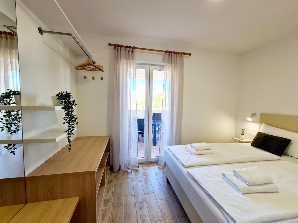 Orkula Apartments Pasman Luaran gambar