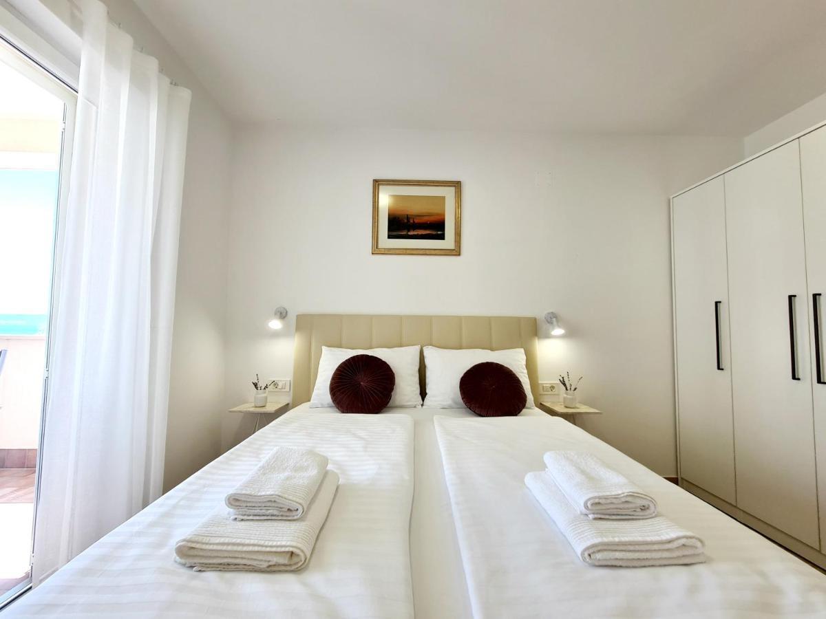 Orkula Apartments Pasman Luaran gambar