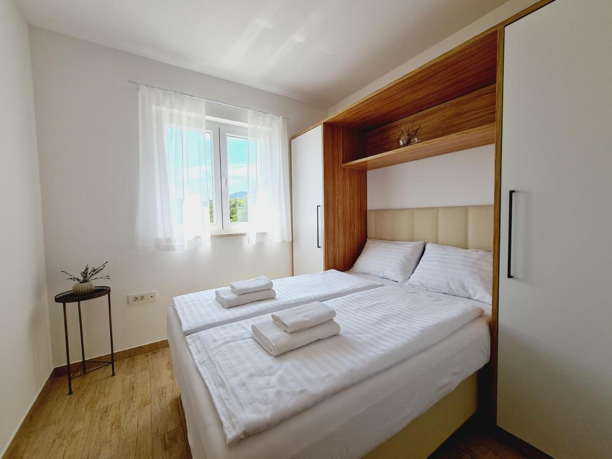 Orkula Apartments Pasman Luaran gambar