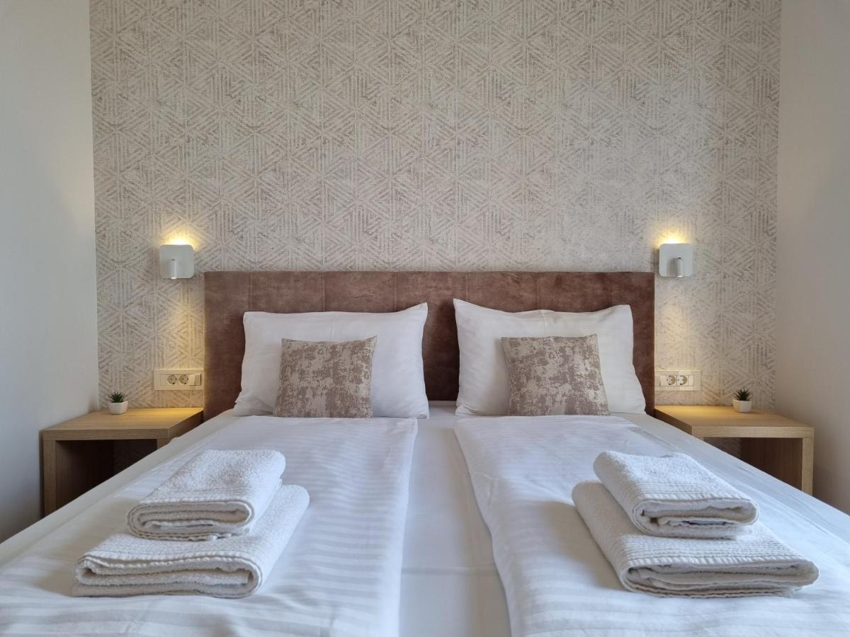 Orkula Apartments Pasman Luaran gambar