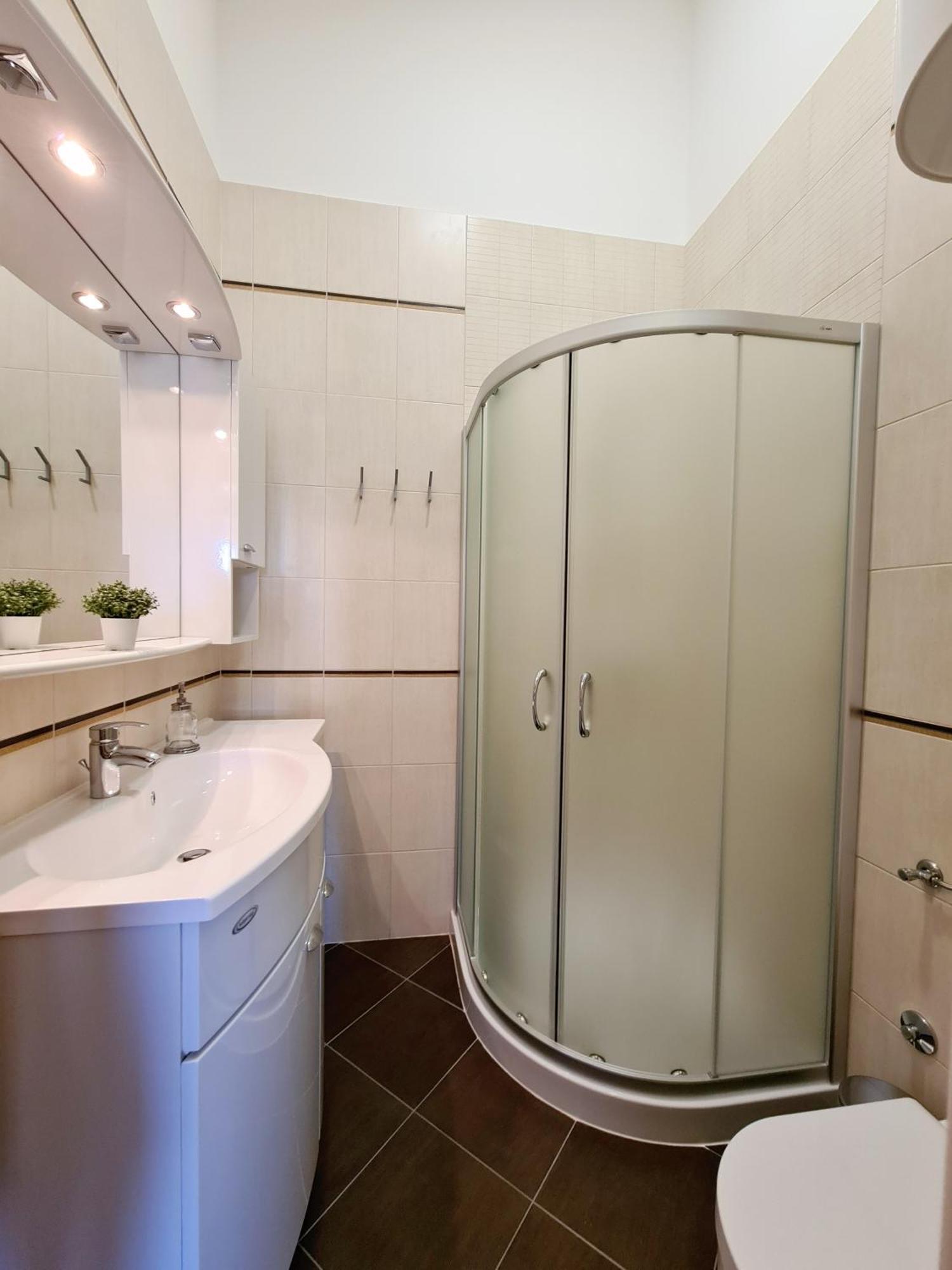 Orkula Apartments Pasman Bilik gambar