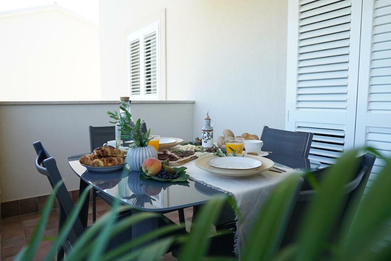 Orkula Apartments Pasman Luaran gambar